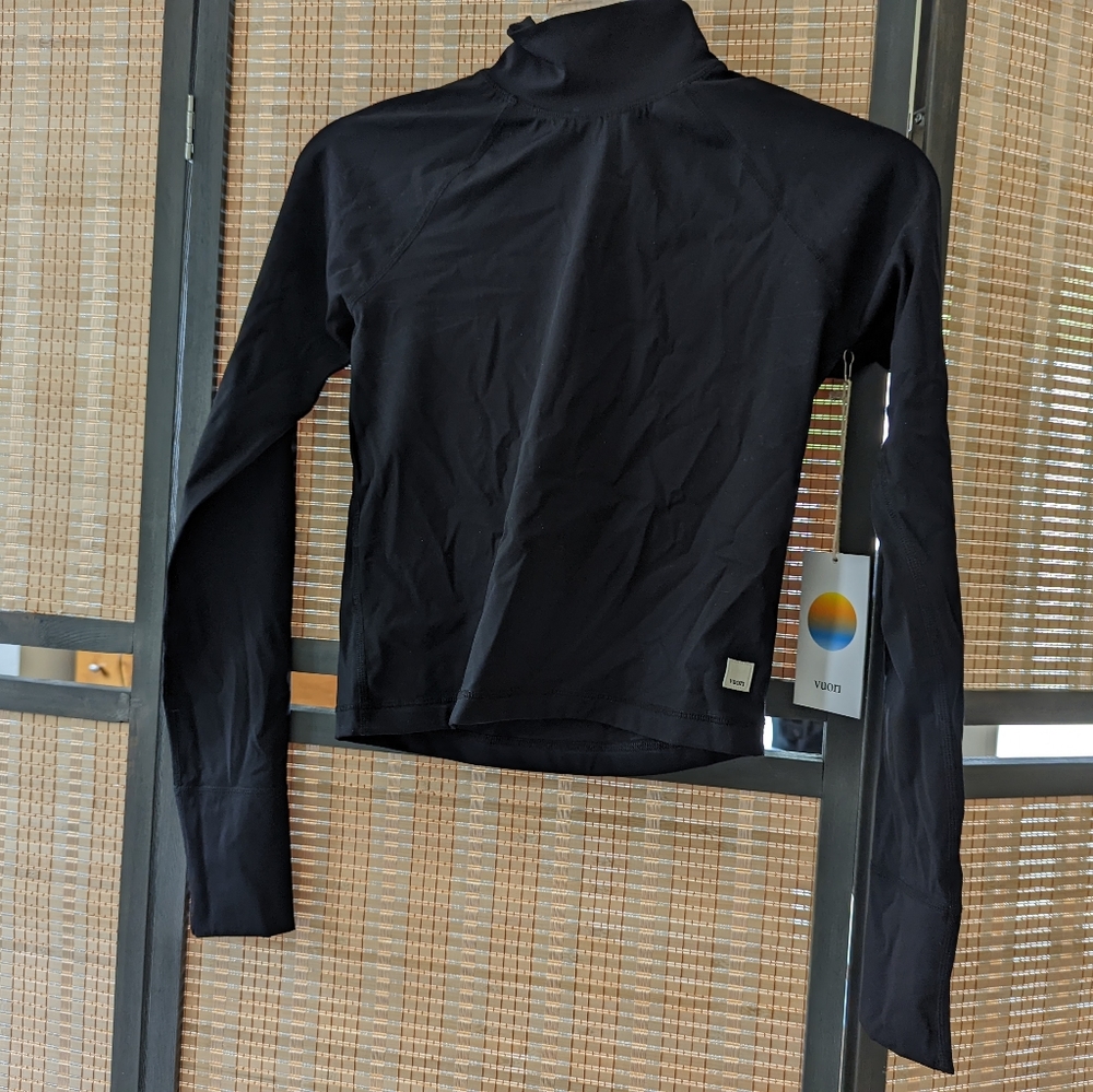 NWT Vuori Rash Guard